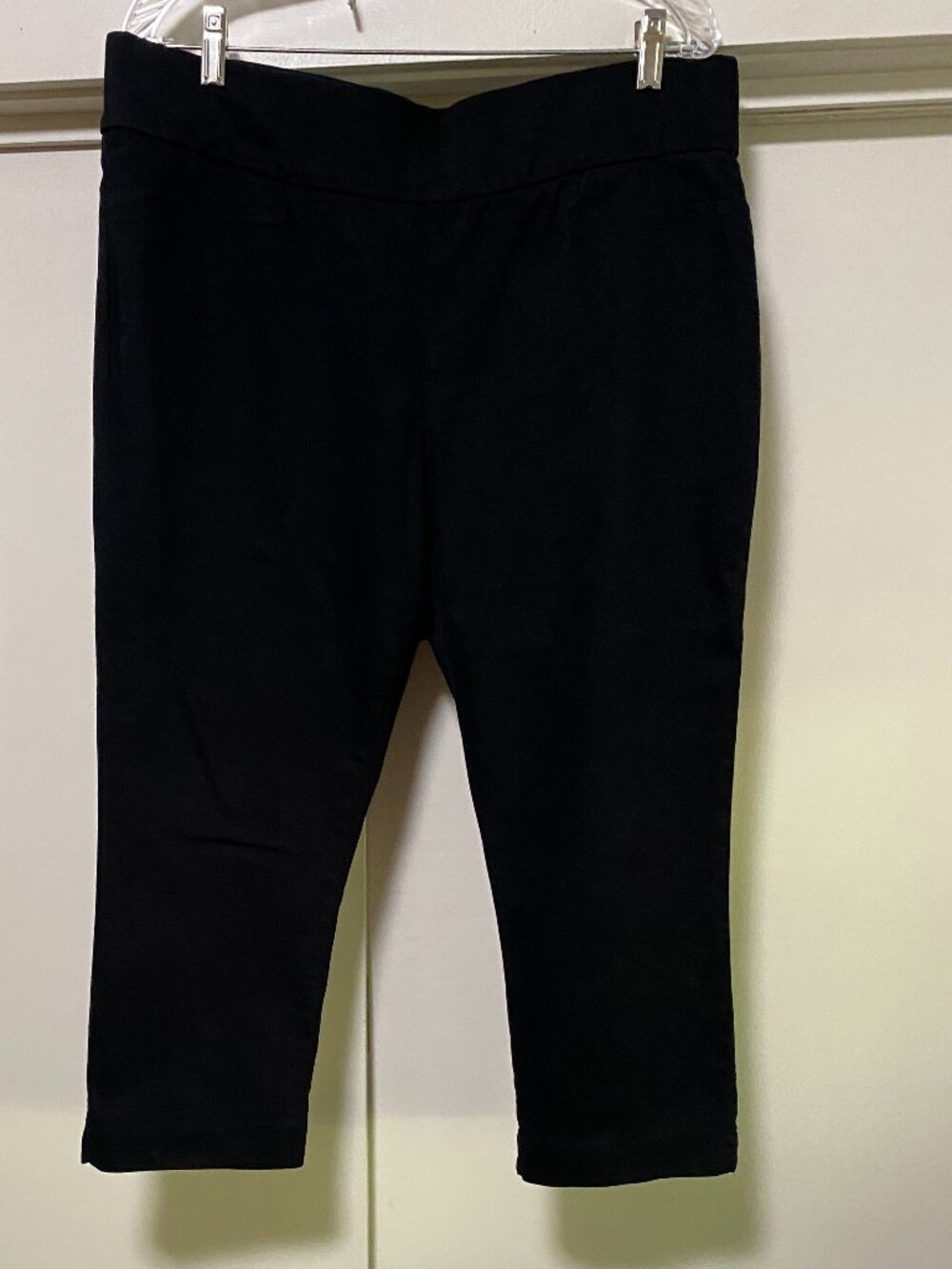 St. John's Bay black, pull on capris, size 14